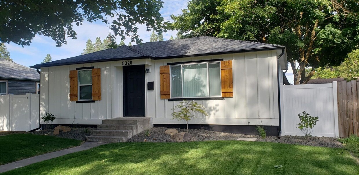 Foto principal - Beautifully remodeled 3 bedroom, 2 bath ho...