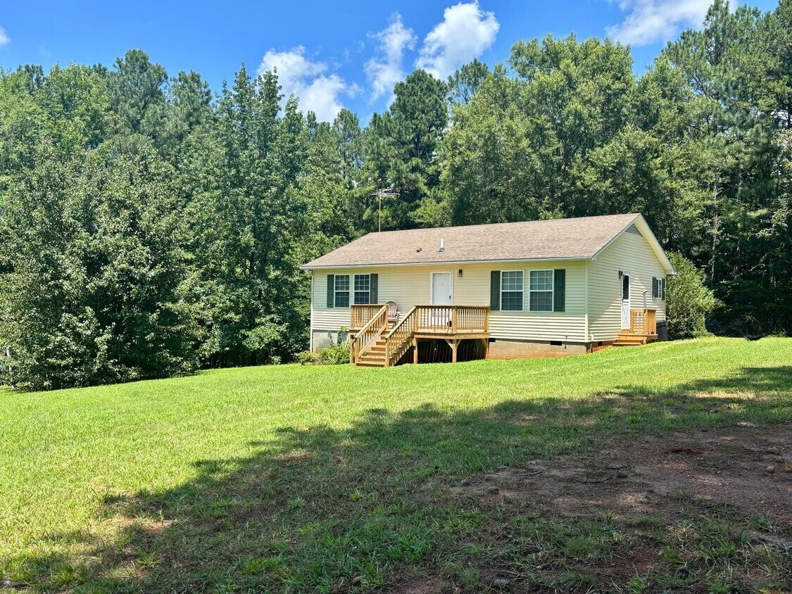 Foto principal - 2 Bedroom, 2 Bathroom Home Available in Ca...