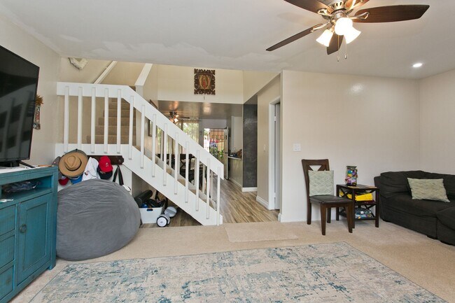 Foto del edificio - Partly Furnished 3-bedroom, 2.5 bath condo...