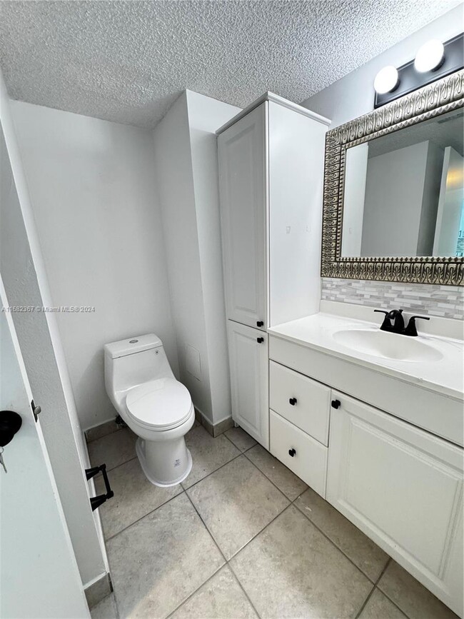 Building Photo - 1 bedroom in Aventura FL 33160