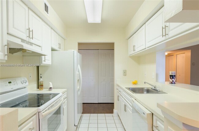 Foto del edificio - 9855 Westview Dr