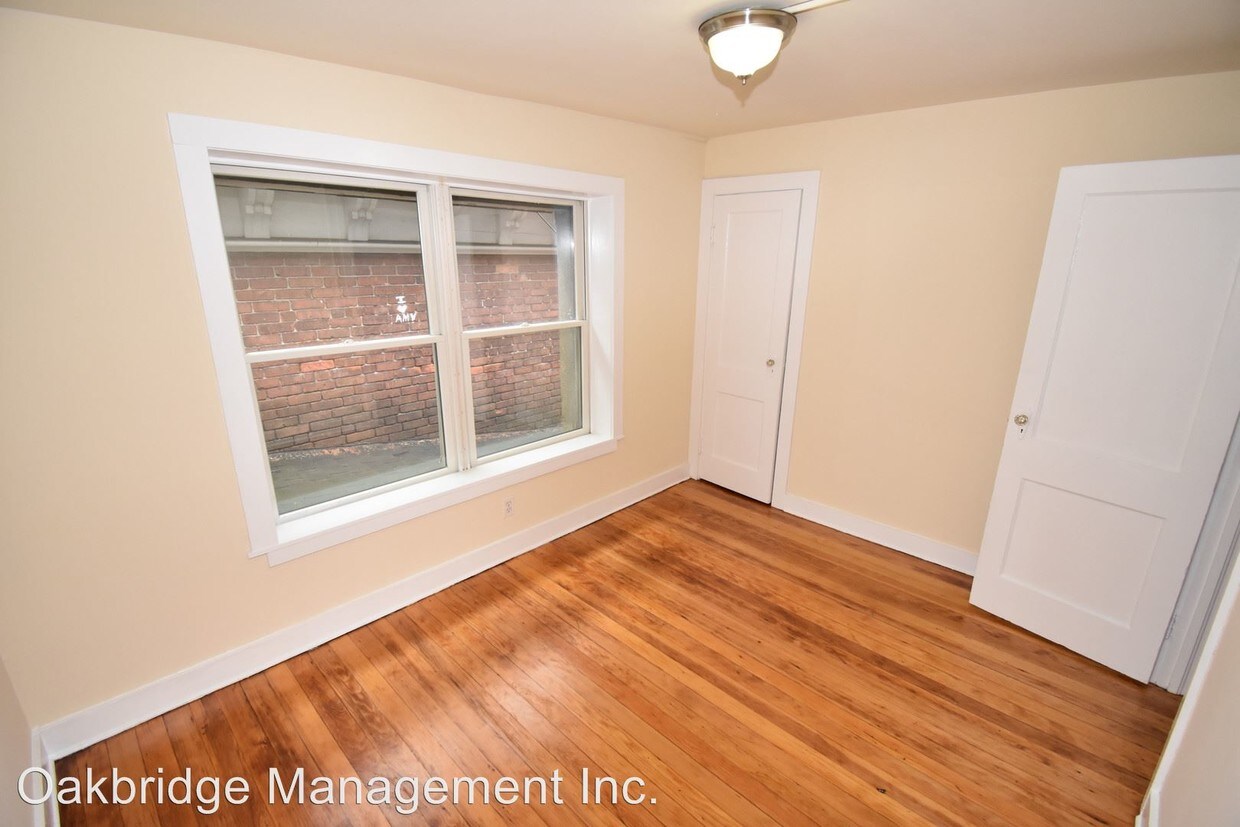 Foto del edificio - 469 Howe Ave