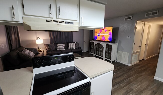 Foto del edificio - 906 W Lucas St