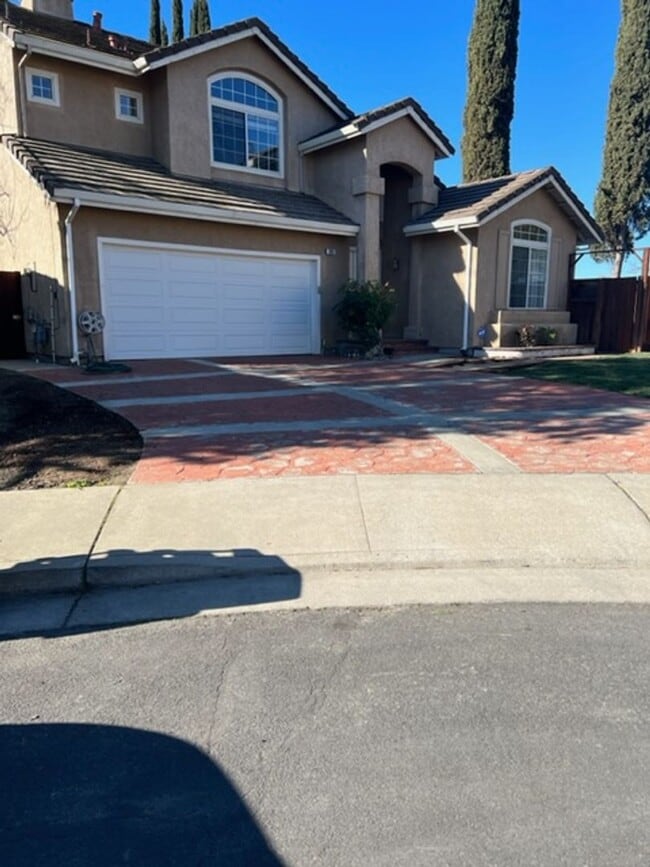 Building Photo - 300 Accipiter Ct