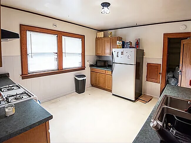 Kitchen - 1514 Culver Rd