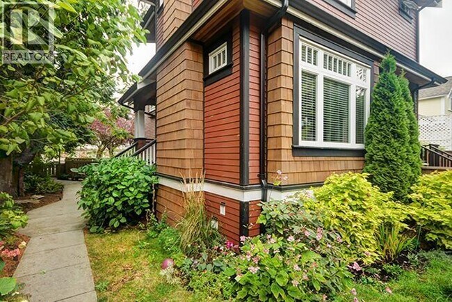Building Photo - 1130 E 14th Ave