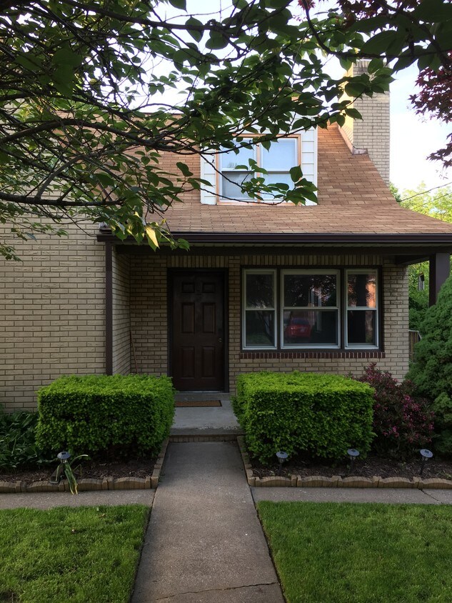 Primary Photo - 3804 Hillcrest Rd