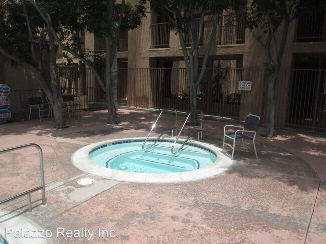 Foto del edificio - 2 br, 2 bath House - 4151 Hathaway Ave. #30