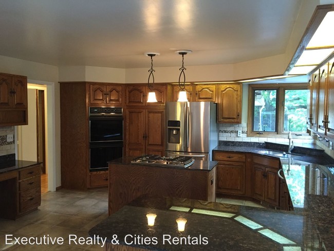 Building Photo - 4 br, 3 bath House - 9271 Lake Rd