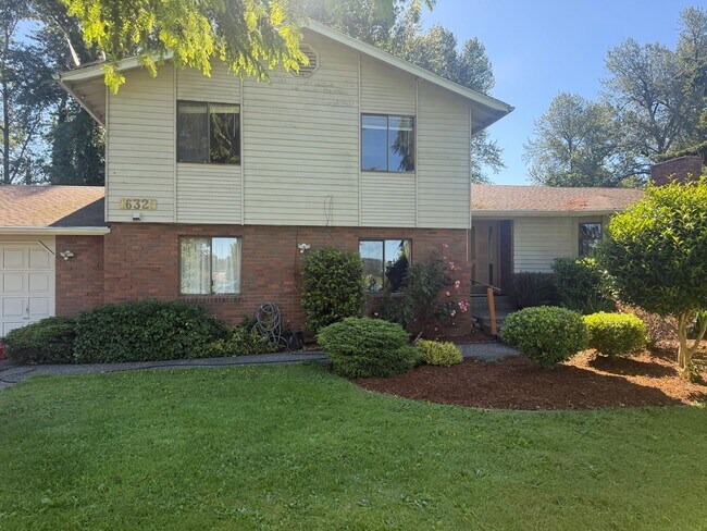 Foto del edificio - Large Mount Vernon Home on Acreage