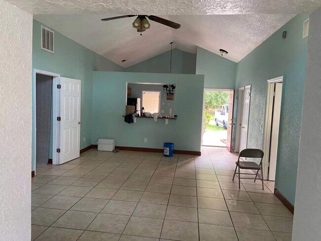 Photo - 135 Coralwood Cir House