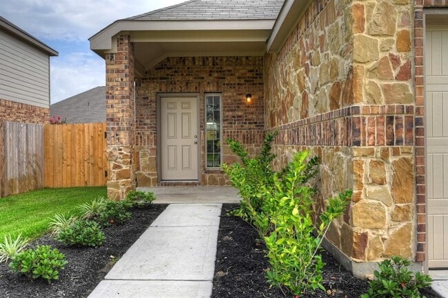 Building Photo - 2206 Spring Hollow Dr
