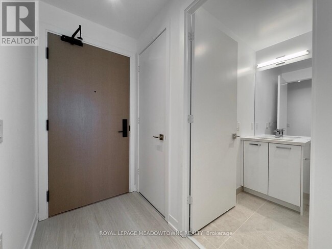 Building Photo - 195 McCaul St