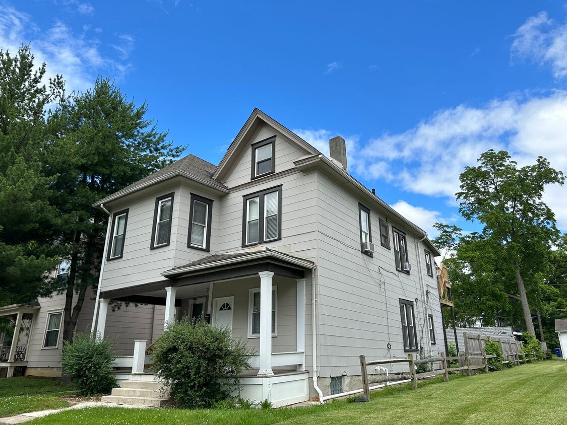 Primary Photo - 102-106 E. Maynard Ave.