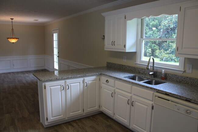 Building Photo - 4195 Pine Vale Rd