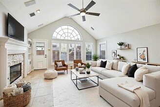 Building Photo - 930 Crestmoor Dr