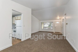 Building Photo - 22127 NE 9th Pl
