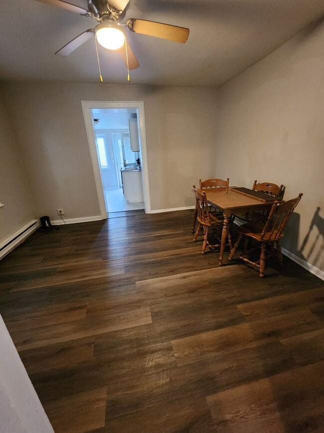 Building Photo - 909 W Adams St