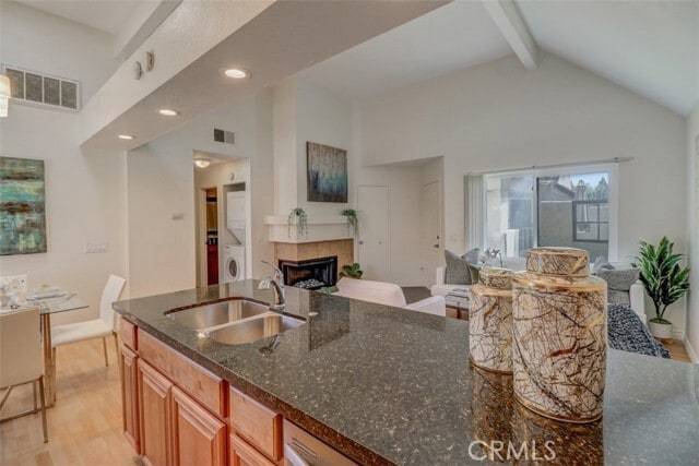 Building Photo - 2 Aruba St