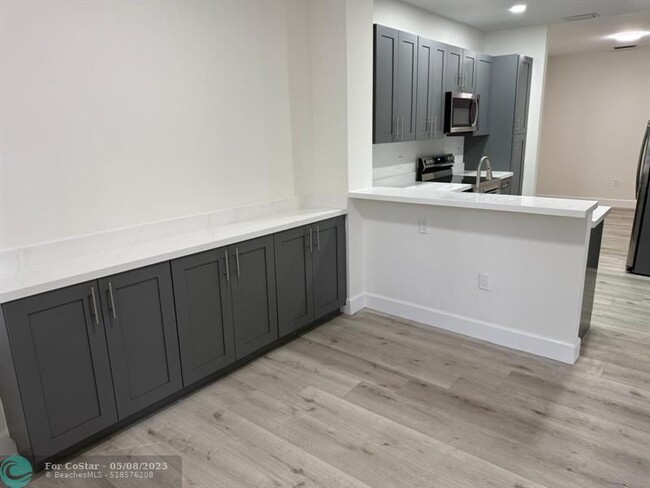 Building Photo - 16364 Malibu Dr