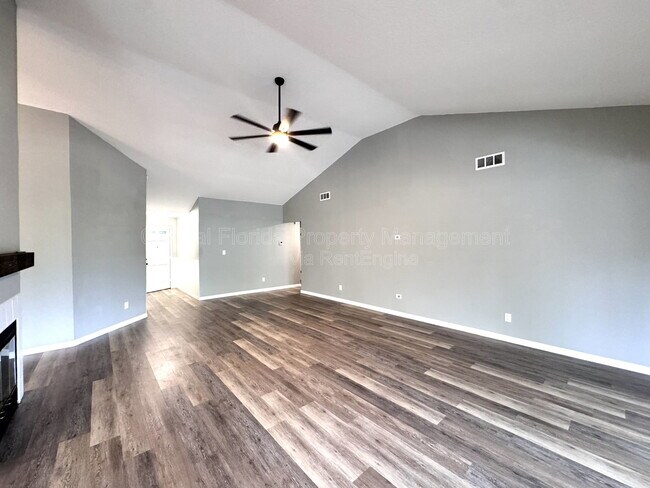 Building Photo - 3847 Biscayne Dr