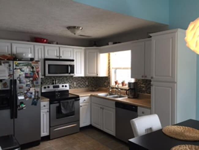 Building Photo - 3 Bed 2 Bath Single Family Home