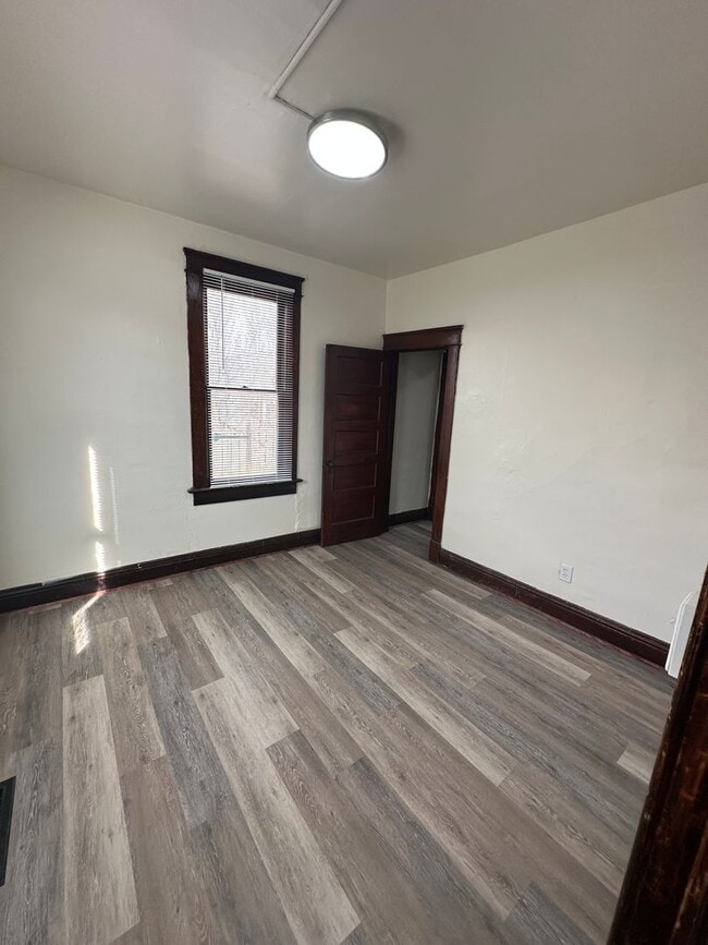 Building Photo - AJE1461