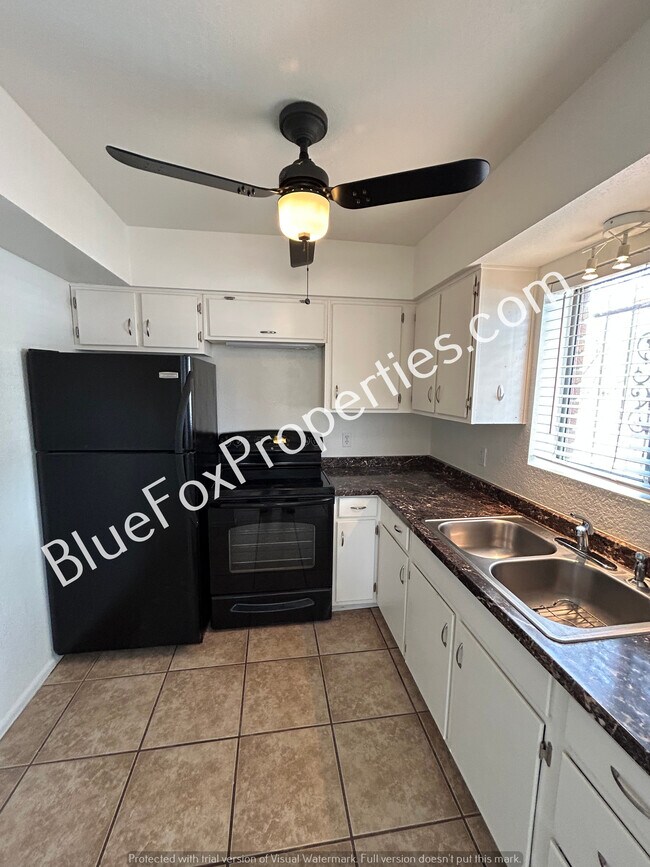 Building Photo - 949 N Montezuma Ave