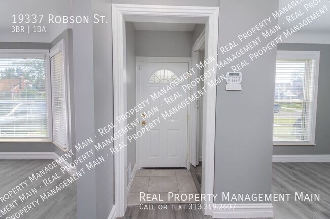 Foto del edificio - 3 Bed 1 Bath on Robson