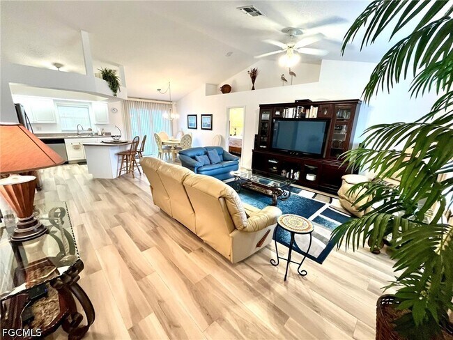 Foto del edificio - 818 SW 8th Pl