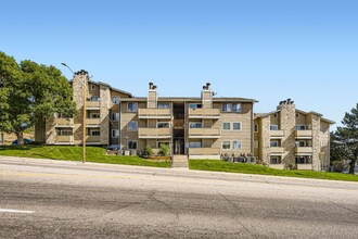 Building Photo - 2929 W Floyd Ave