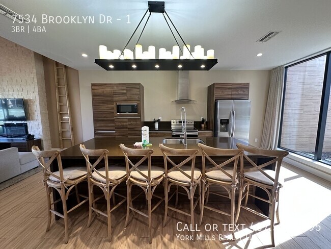 Foto del edificio - 7534 Brooklyn Dr