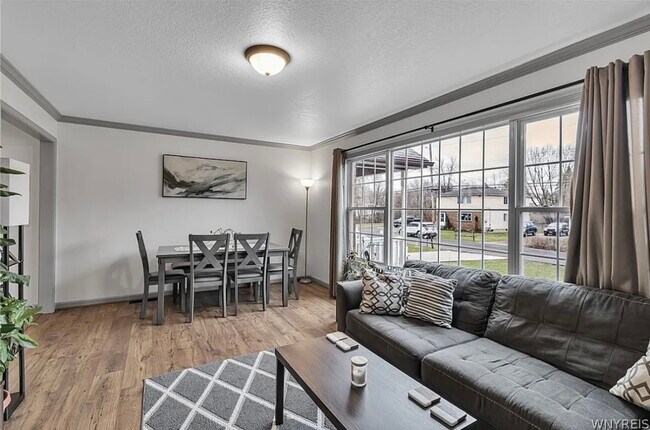 Foto del edificio - 4996 Thurston Ave