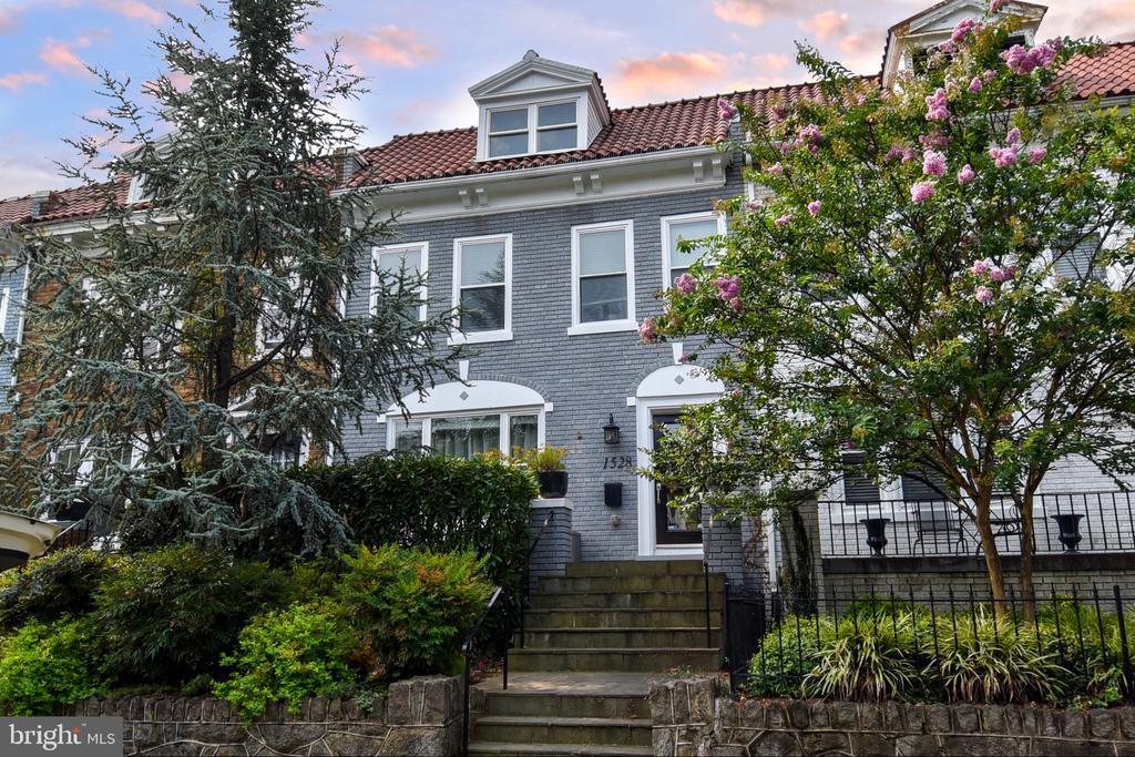 Primary Photo - 1528 Spring Pl NW