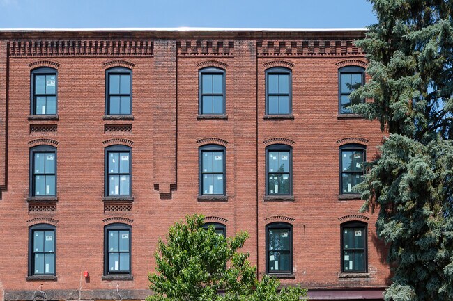 Foto del edificio - 30 Woodland St