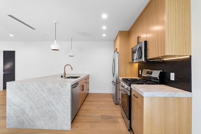 Building Photo - 1127 16th St