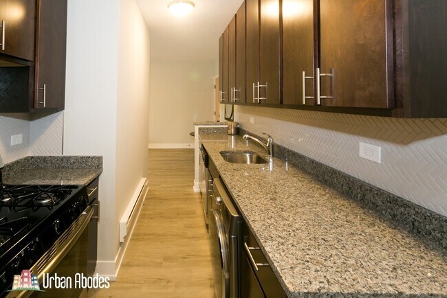 Foto del edificio - 703 W Brompton Ave