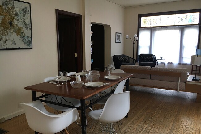 Dining area - 2428 S Harrison St
