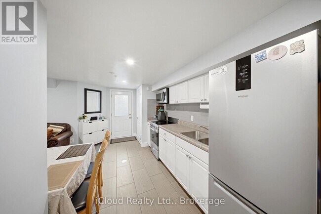 Photo du bâtiment - 1226 Lansdowne Ave