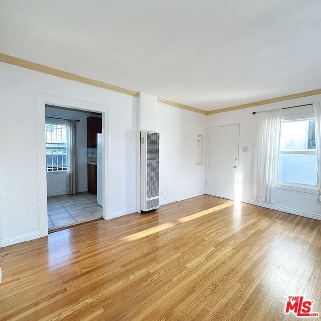 Building Photo - 1333 1/2 Masselin Ave