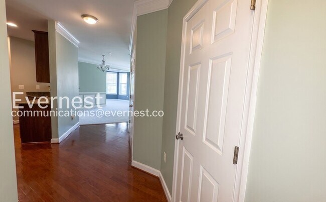 Foto del edificio - 701 Cobblestone Blvd