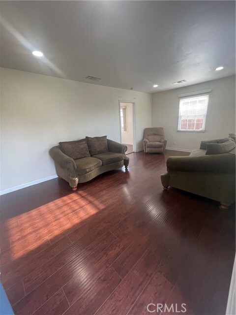 Foto del edificio - 8836 Santa Fe Springs Rd