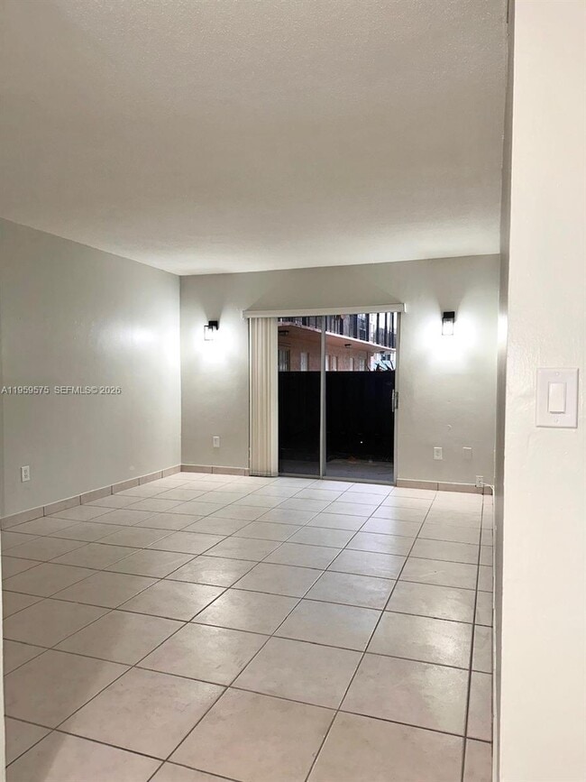 Building Photo - 10786 N Kendall Dr