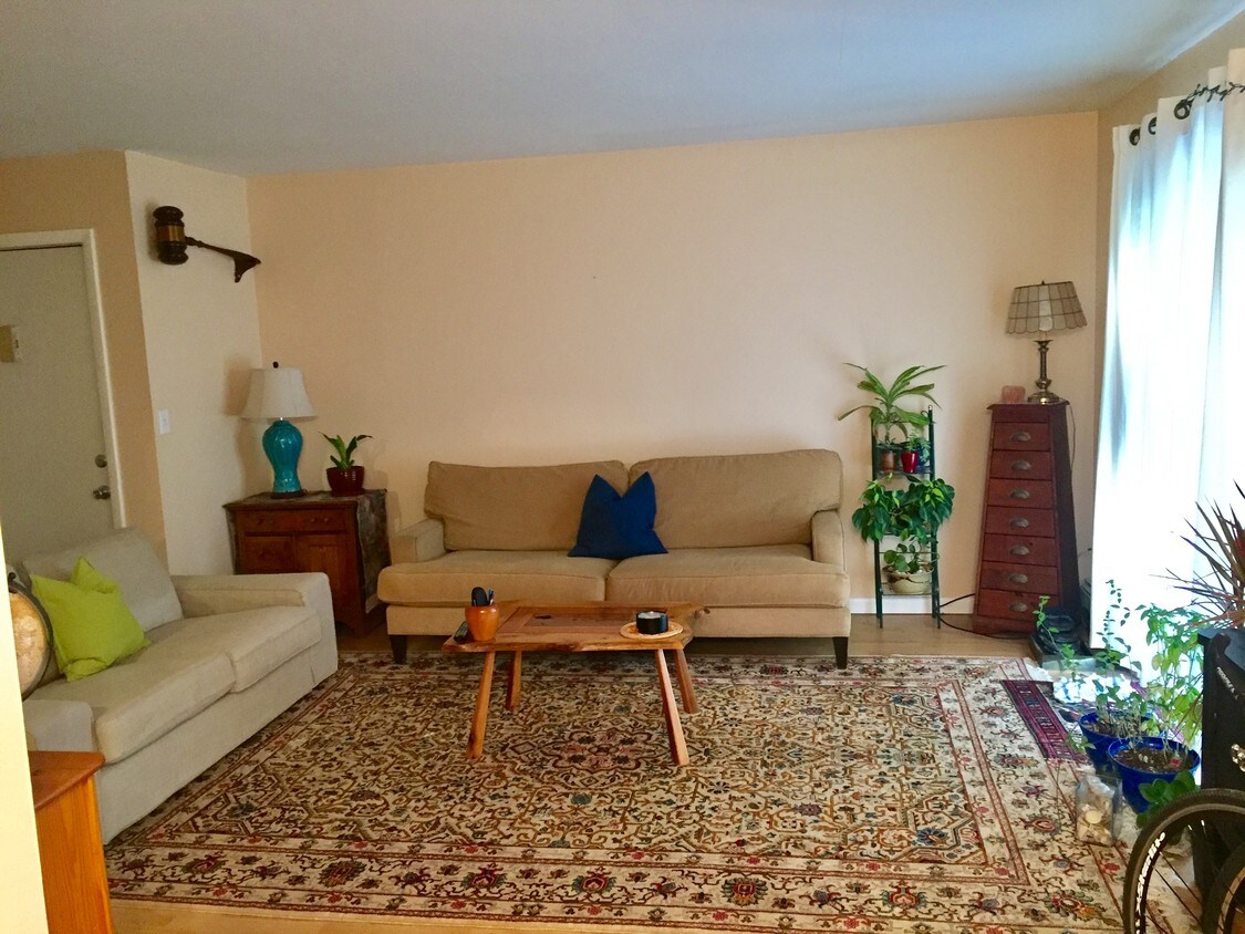 11 Field Ct, Fishkill, NY 12524 Condo for Rent in Fishkill, NY