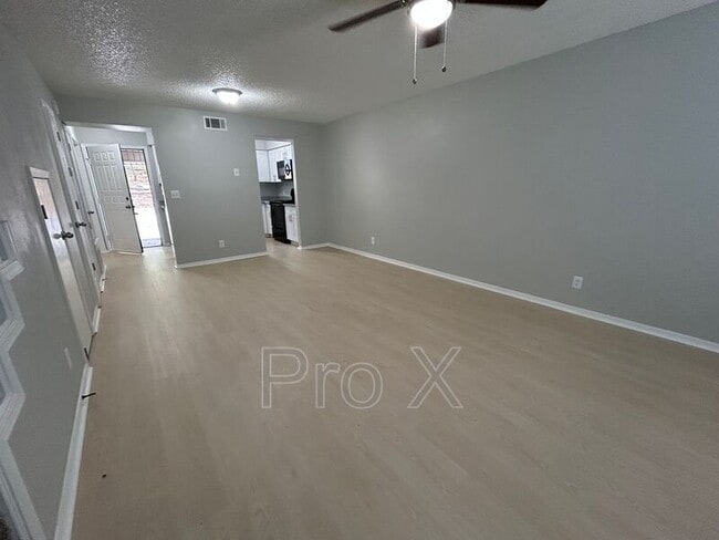 Building Photo - 1379 E Sequoyah Ct