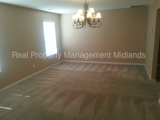 Building Photo - 913 Schofield Ln