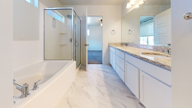 Foto del edificio - 6154 N Black Rock Hl