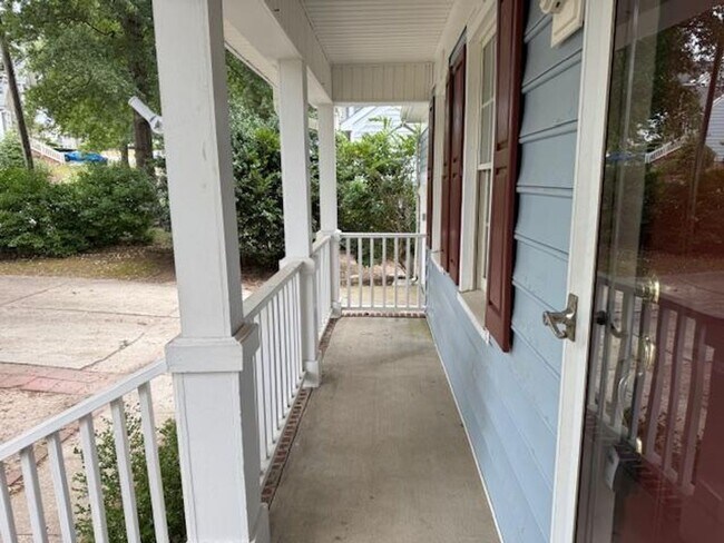 Foto del edificio - 211 Swansboro Dr