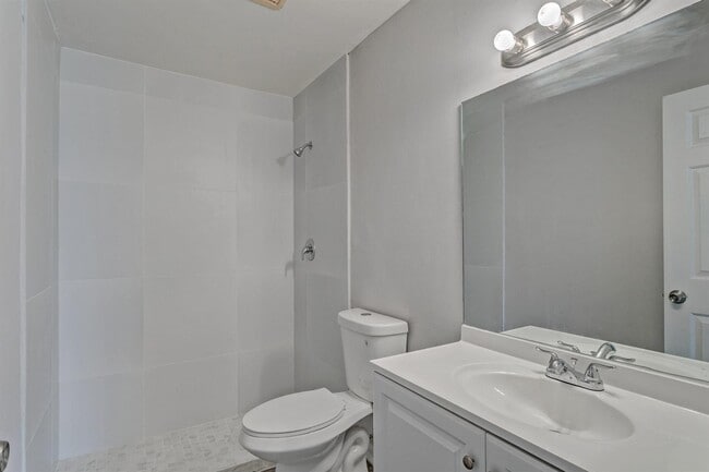 Building Photo - 9186 Roan Ln