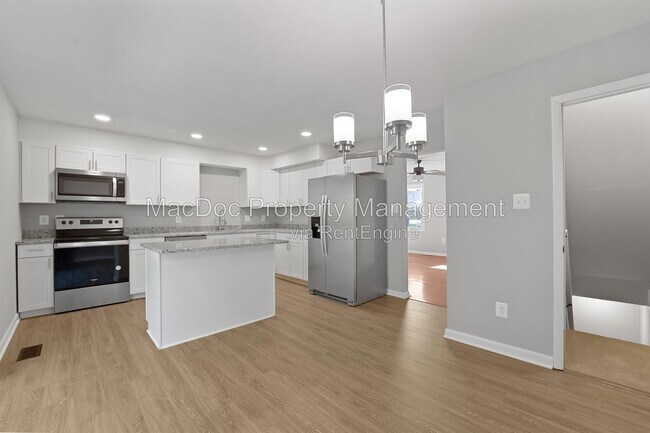 Building Photo - 5273 Daffodil Dr